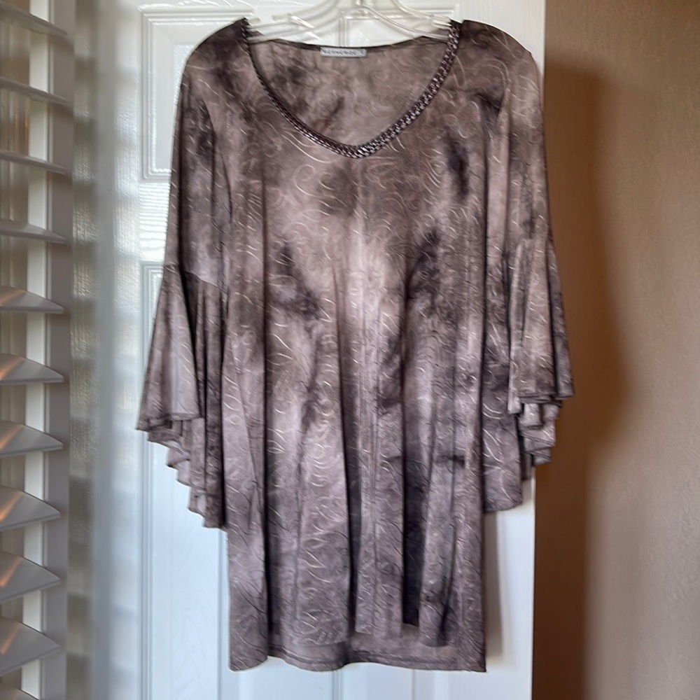 NWT! Perfect condition - stunning chocolate and taupe stylish blouse